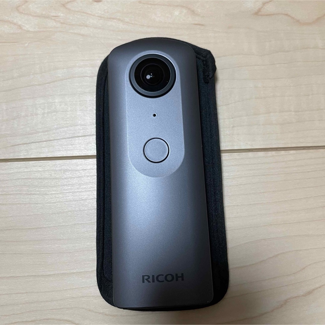 RICOH(リコー)のリコー THETA(シータ) V 防水ケース付き スマホ/家電/カメラのカメラ(コンパクトデジタルカメラ)の商品写真