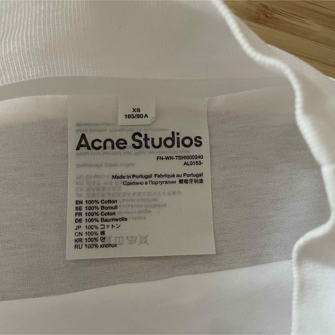 Acne Studios(アクネストゥディオズ)のアクネストゥディオズ　ショート丈　Tシャツ　XS レディースのトップス(Tシャツ(半袖/袖なし))の商品写真