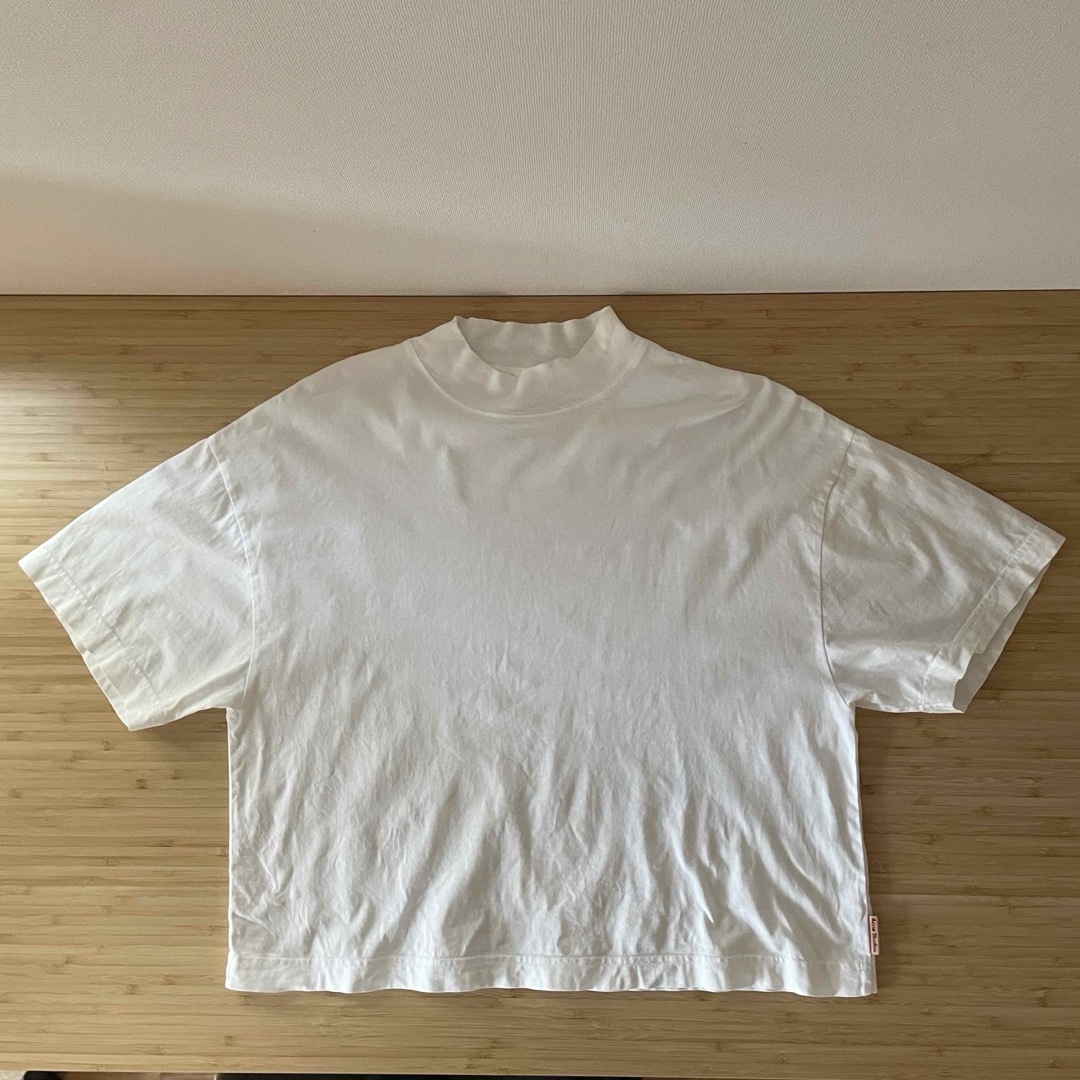 Acne Studios(アクネストゥディオズ)のアクネストゥディオズ　ショート丈　Tシャツ　XS レディースのトップス(Tシャツ(半袖/袖なし))の商品写真