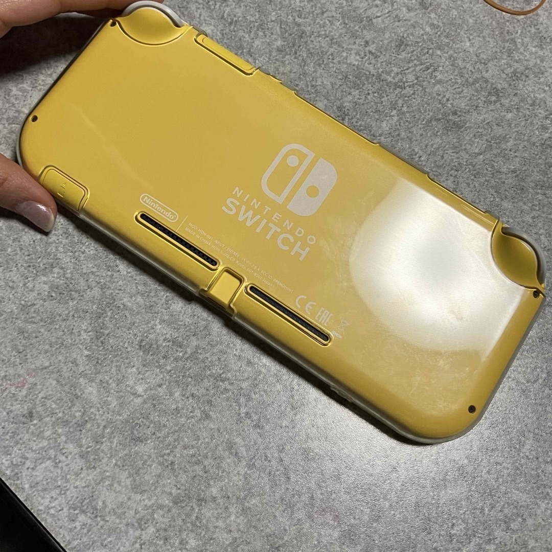 Nintendo Switch(ニンテンドースイッチ)のとしきパパ様専用ページ　Nintendo Switch Lite イエロー エンタメ/ホビーのゲームソフト/ゲーム機本体(家庭用ゲーム機本体)の商品写真