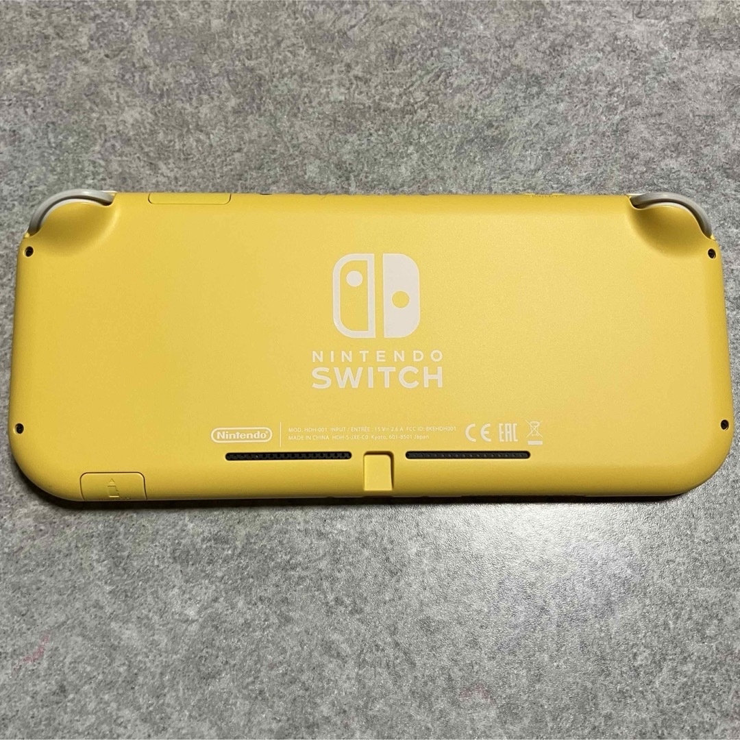 Nintendo Switch(ニンテンドースイッチ)のとしきパパ様専用ページ　Nintendo Switch Lite イエロー エンタメ/ホビーのゲームソフト/ゲーム機本体(家庭用ゲーム機本体)の商品写真