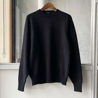 コモリ(COMOLI)の23AW comoli コモリ ラムズウール　クルーネックニット　ブラック　新品(ニット/セーター)