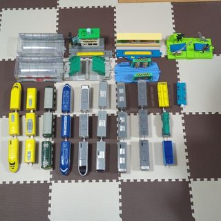 タカラトミー(Takara Tomy)のプラレール車両と駅　まとめ売り(電車のおもちゃ/車)