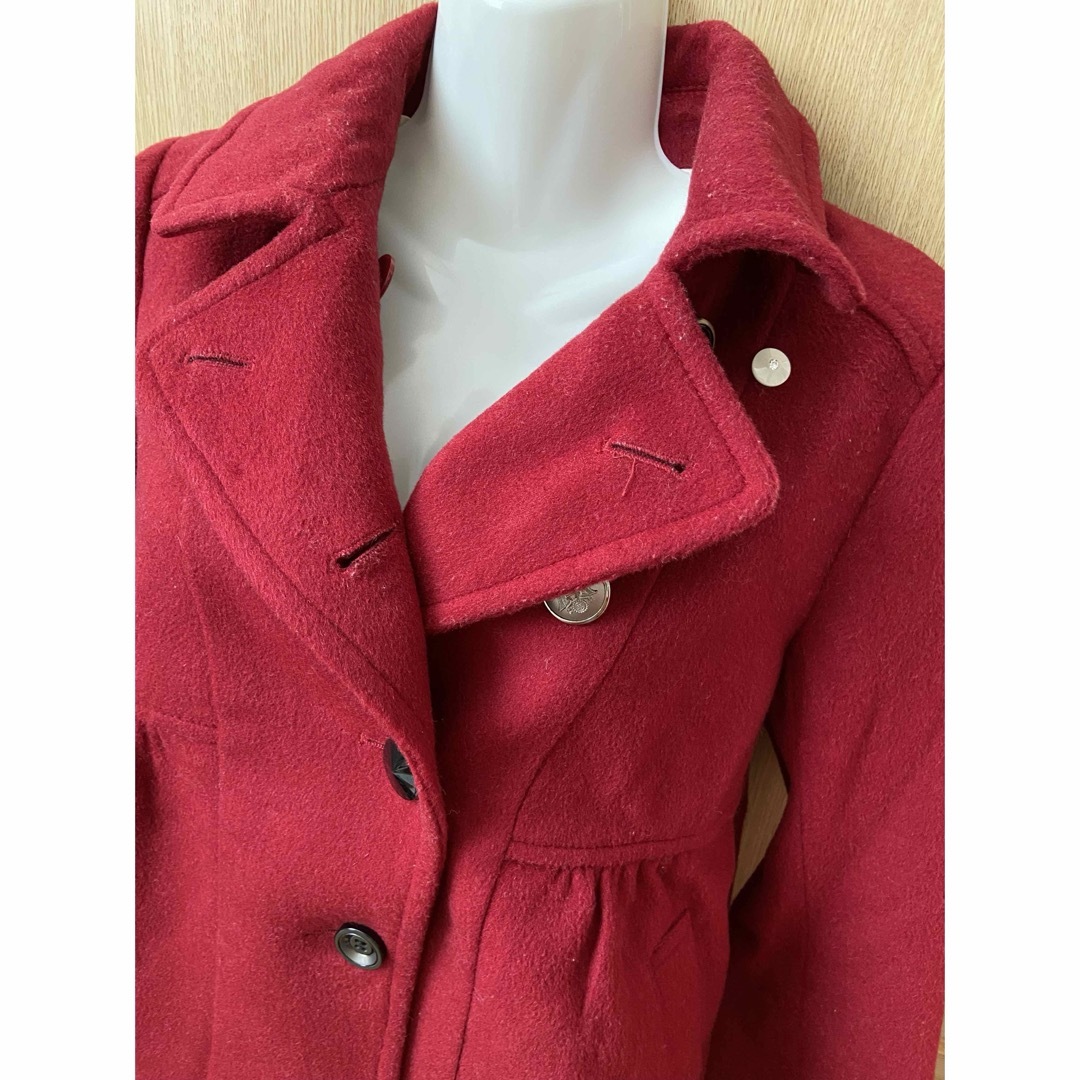 mysty woman(ミスティウーマン)の多種ボタン♡赤ショートコート レディースのジャケット/アウター(ピーコート)の商品写真