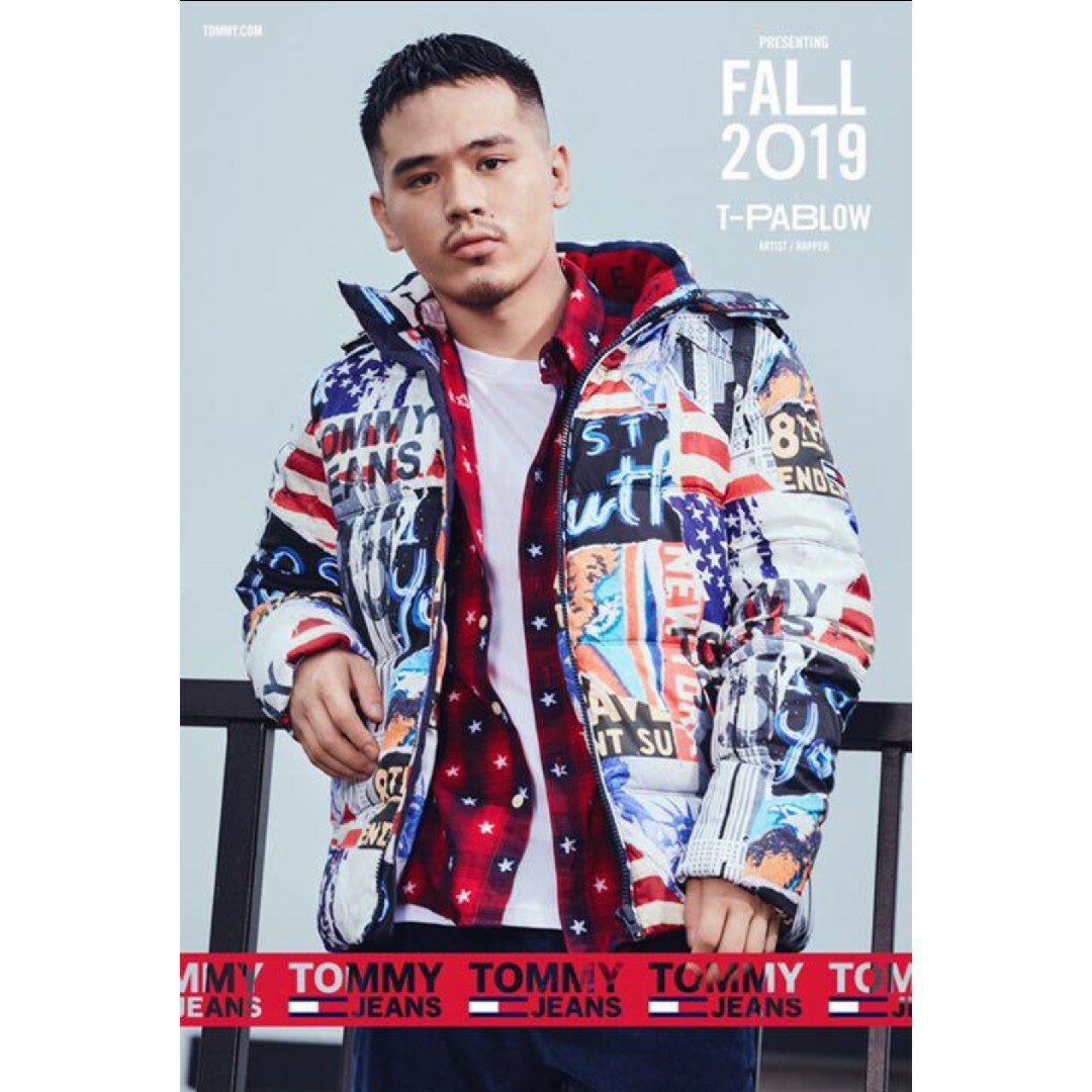 TOMMY JEANS(トミージーンズ)の入手困難品 大人気 トミージーンズ 総柄 ダウンジャケット T-Pablow着用 メンズのジャケット/アウター(ダウンジャケット)の商品写真