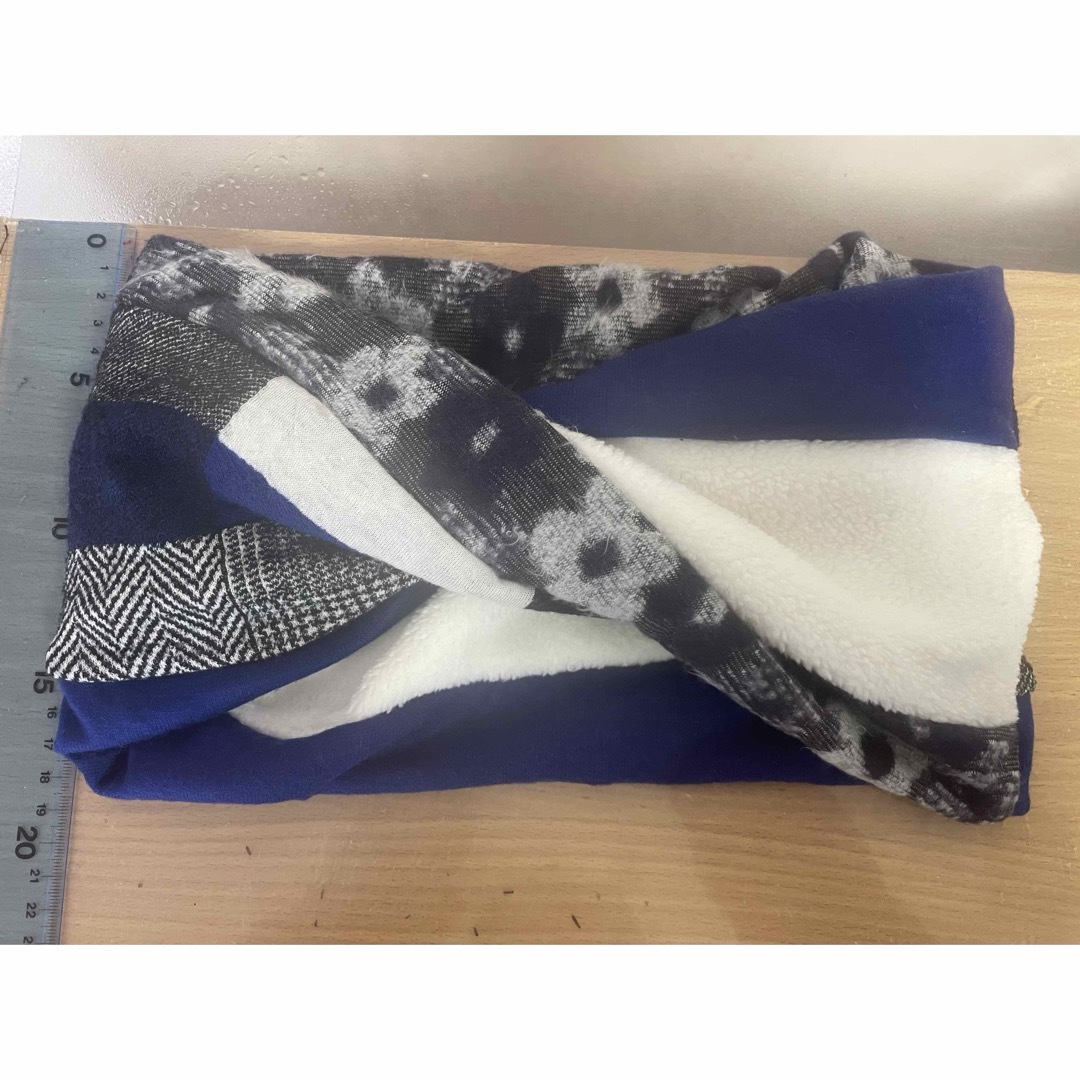BBFブルー&ホワイトブラック花柄ツートンカラードット手作りネックウォーマー レディースのファッション小物(ネックウォーマー)の商品写真