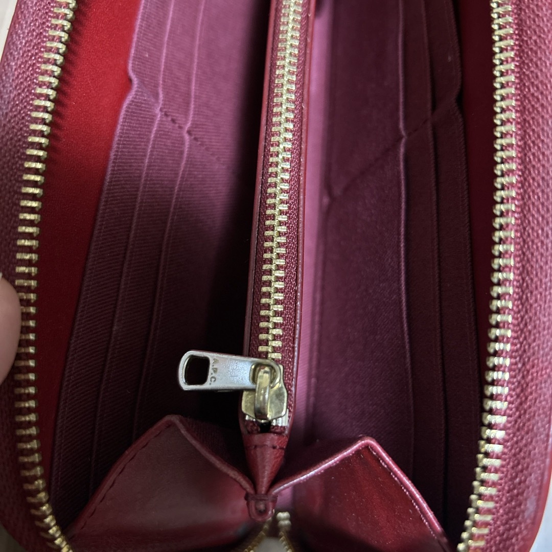 A.P.C(アーペーセー)のAPC  ハーフムーン 半月  財布 レディースのファッション小物(財布)の商品写真
