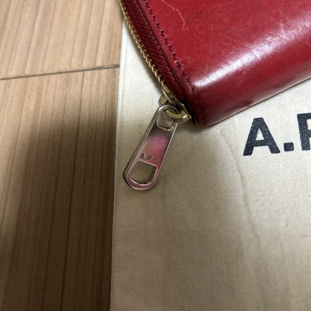 A.P.C(アーペーセー)のAPC  ハーフムーン 半月  財布 レディースのファッション小物(財布)の商品写真