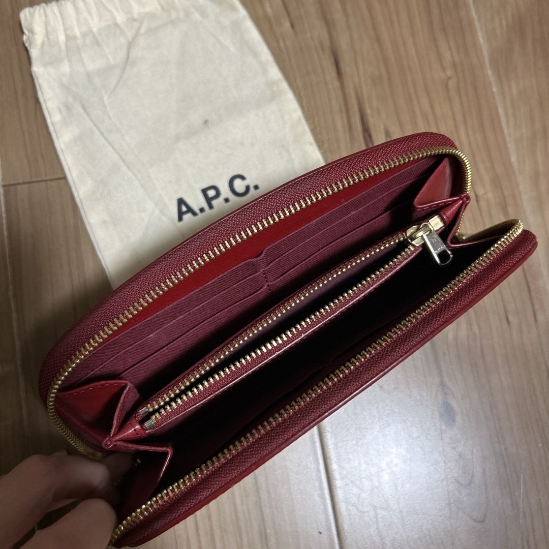 A.P.C(アーペーセー)のAPC  ハーフムーン 半月  財布 レディースのファッション小物(財布)の商品写真