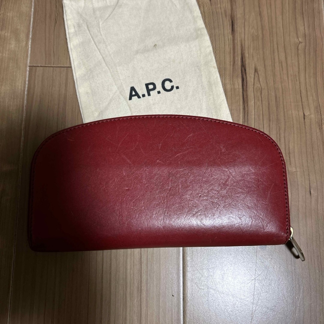 A.P.C(アーペーセー)のAPC  ハーフムーン 半月  財布 レディースのファッション小物(財布)の商品写真