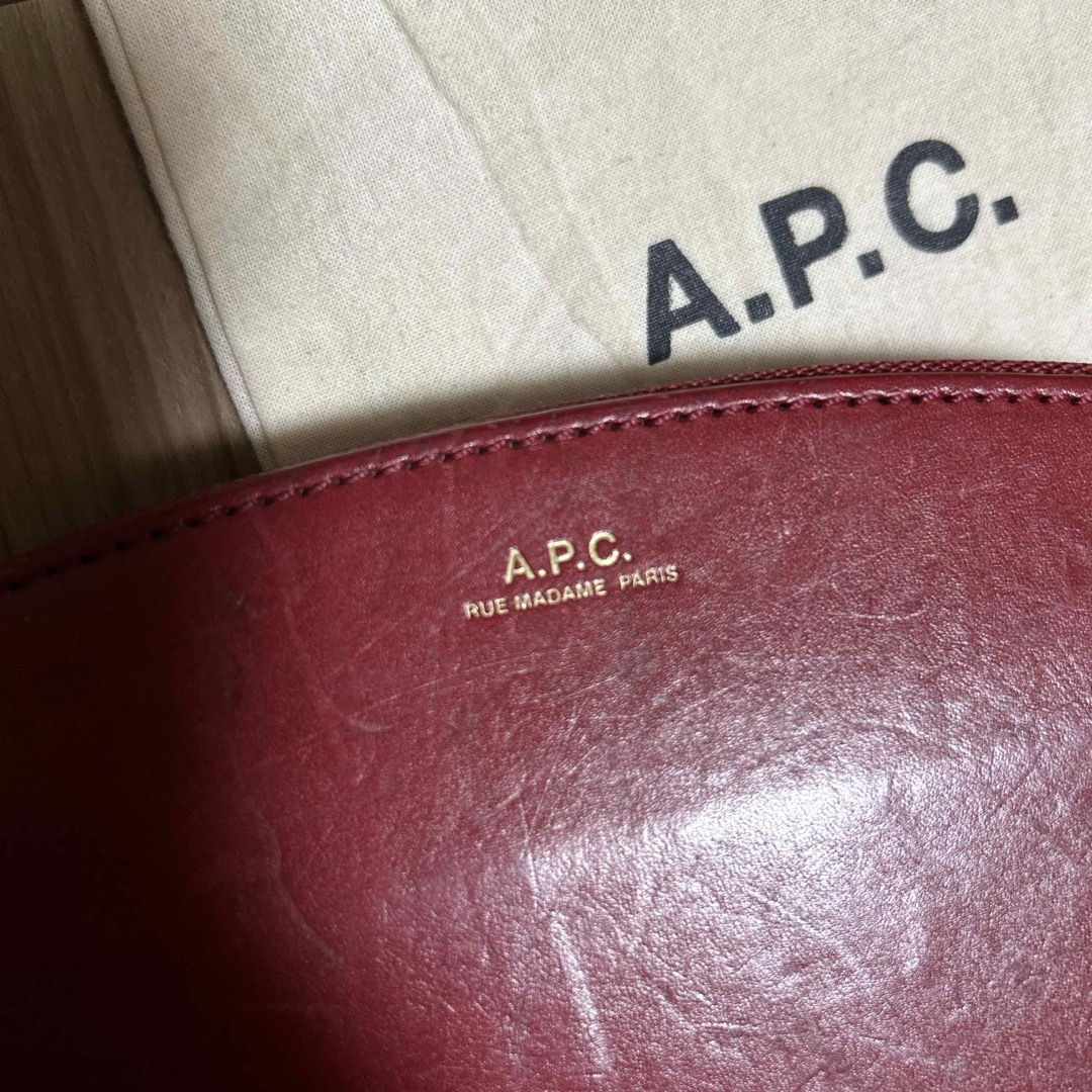 A.P.C(アーペーセー)のAPC  ハーフムーン 半月  財布 レディースのファッション小物(財布)の商品写真