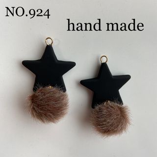 ブラック スター ファー ハンドメイド ピアス(ピアス)