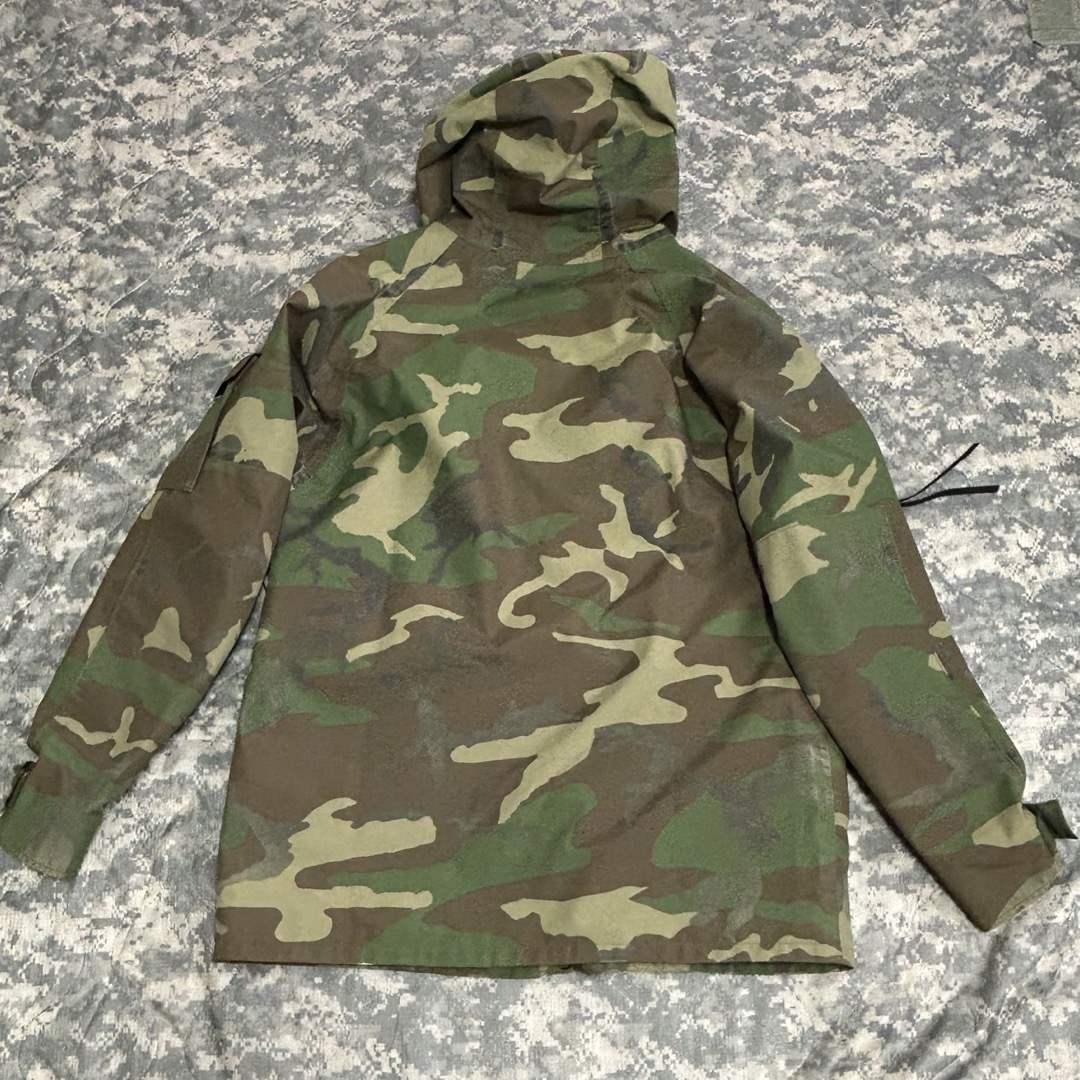 MILITARY(ミリタリー)のlevel6 米軍実物 U.S.ARMYECWCS GEN１GORE-TEX   メンズのジャケット/アウター(ミリタリージャケット)の商品写真