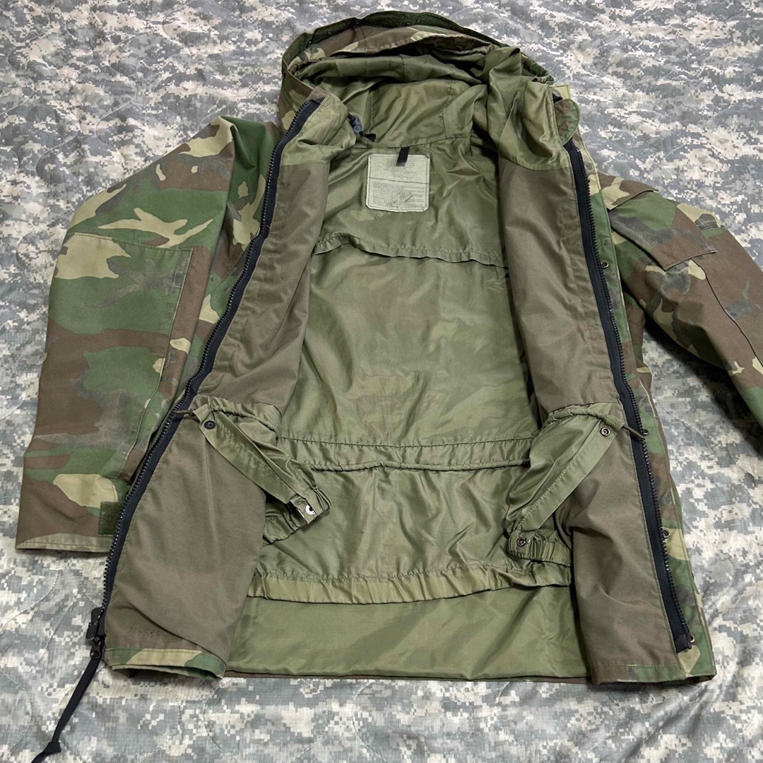MILITARY(ミリタリー)のlevel6 米軍実物 U.S.ARMYECWCS GEN１GORE-TEX   メンズのジャケット/アウター(ミリタリージャケット)の商品写真