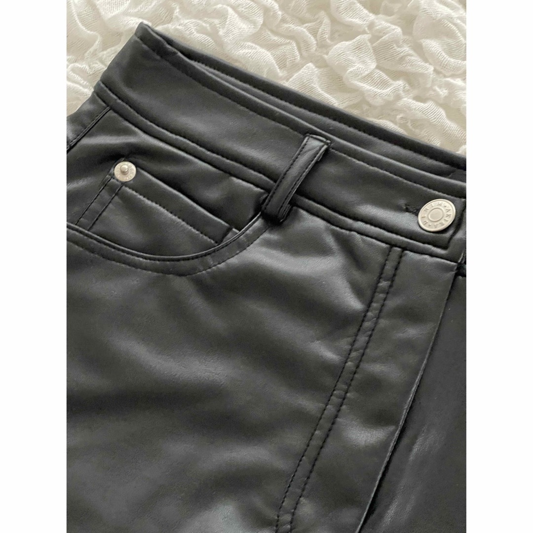 新品 超ストレッチレザー オーバースカート 黒 レディースのスカート(ミニスカート)の商品写真