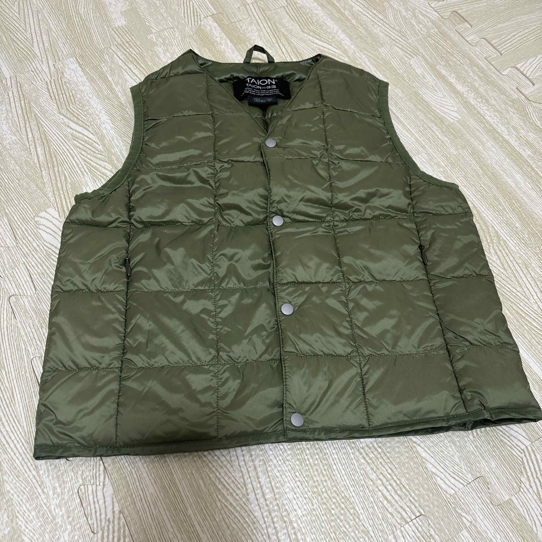 TAION(タイオン)の新品 120cm TAION Vネックボタンベスト キッズ/ベビー/マタニティのキッズ服男の子用(90cm~)(ジャケット/上着)の商品写真