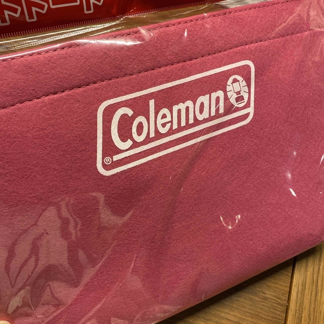 コカ・コーラ(コカコーラ)の新品　Colemen✖️コカコーラ　　フェルトトートバック レディースのバッグ(トートバッグ)の商品写真