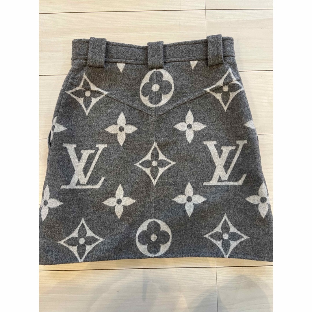 LOUIS VUITTON(ルイヴィトン)の【新品】LOUIS VUITTON モノグラム スカート ジャイアントモノグラム レディースのスカート(ひざ丈スカート)の商品写真