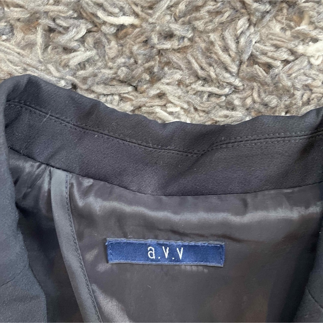 a.v.v(アーヴェヴェ)のAVV ジャケット　レディース　濃紺　ネイビー　サイズS レディースのジャケット/アウター(テーラードジャケット)の商品写真