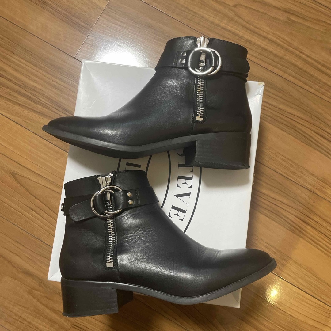 Steve Madden(スティーブマデン)のスティーブマデン　黒ブーツ レディースの靴/シューズ(ブーツ)の商品写真