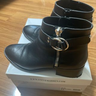 スティーブマデン(Steve Madden)のスティーブマデン　黒ブーツ(ブーツ)