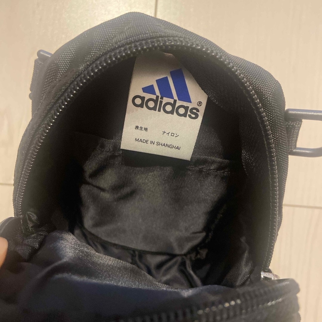 adidas(アディダス)のアディダス　ポシェット メンズのバッグ(ウエストポーチ)の商品写真