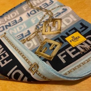 フェンディ(FENDI)の未使用　フェンディ　ハンカチスカーフ　　　　人気のボーダー　ズッカチェーン👍(ハンカチ)