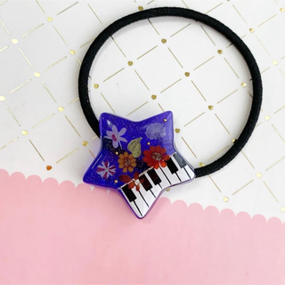 【641】紫の星型、鍵盤柄ヘアゴム(ピアノ)