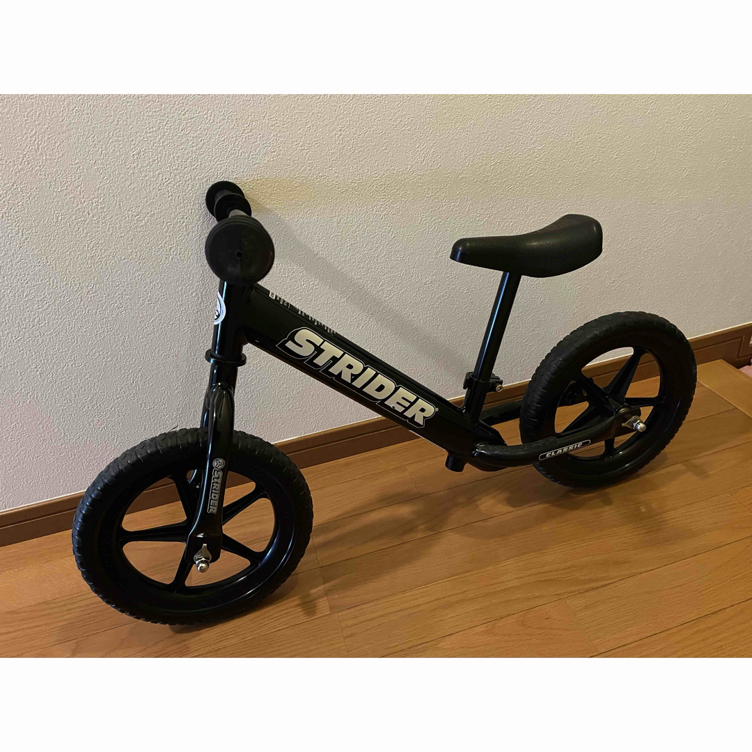 STRIDA(ストライダ)の★ストライダー　クラシック　キッズ自転車　美品★ブラック スポーツ/アウトドアの自転車(自転車本体)の商品写真