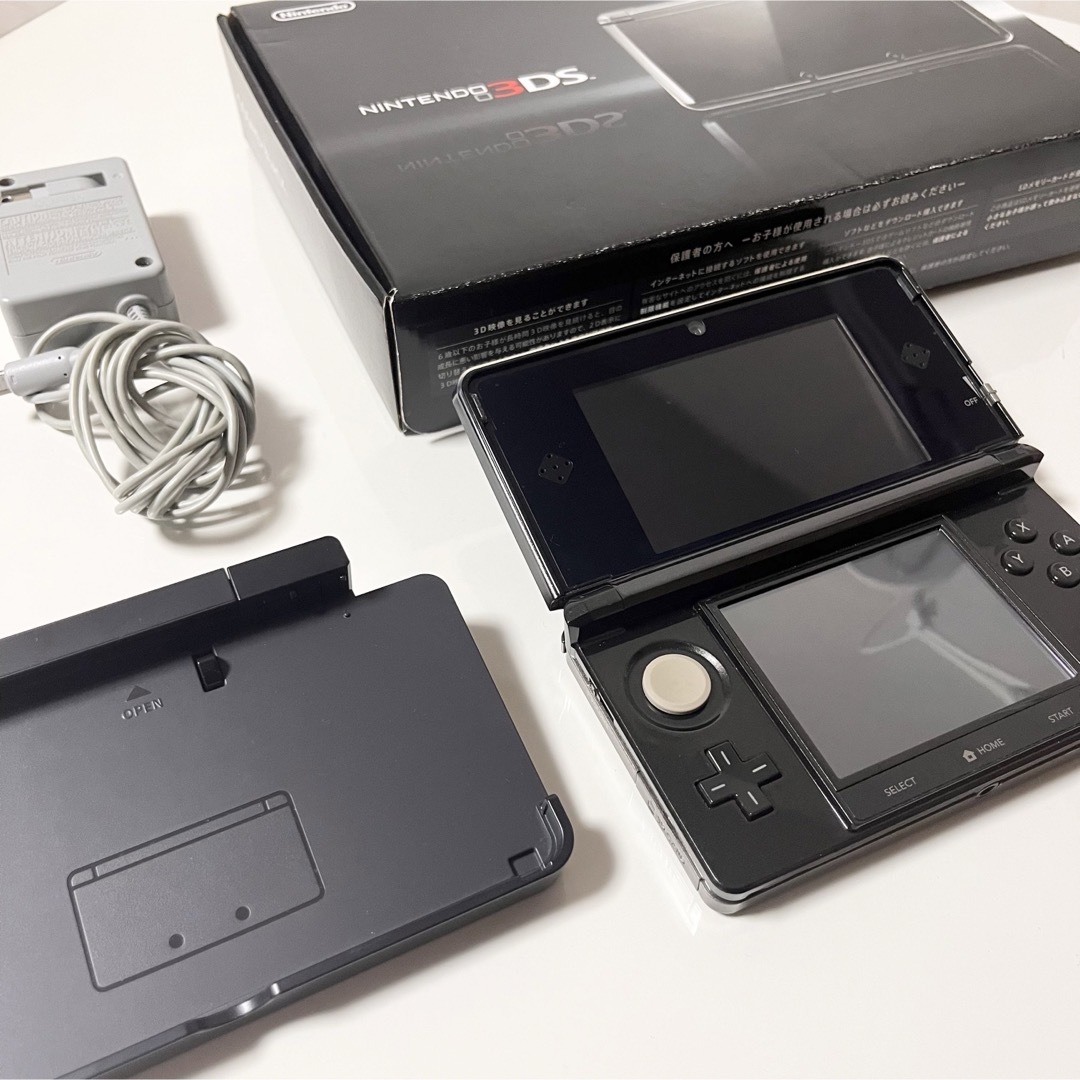 ニンテンドー3DS(ニンテンドー3DS)のニンテンドー3DS コスモブラック 本体 純正 充電器 ARカード エンタメ/ホビーのゲームソフト/ゲーム機本体(携帯用ゲーム機本体)の商品写真