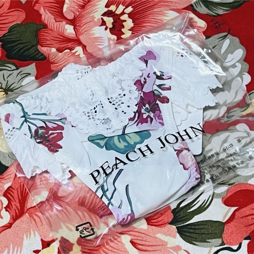 PEACH JOHN(ピーチジョン)のPEACH JOHN★いつでもジャストソング★Tバックショーツ★花柄レースML白 レディースの下着/アンダーウェア(ショーツ)の商品写真