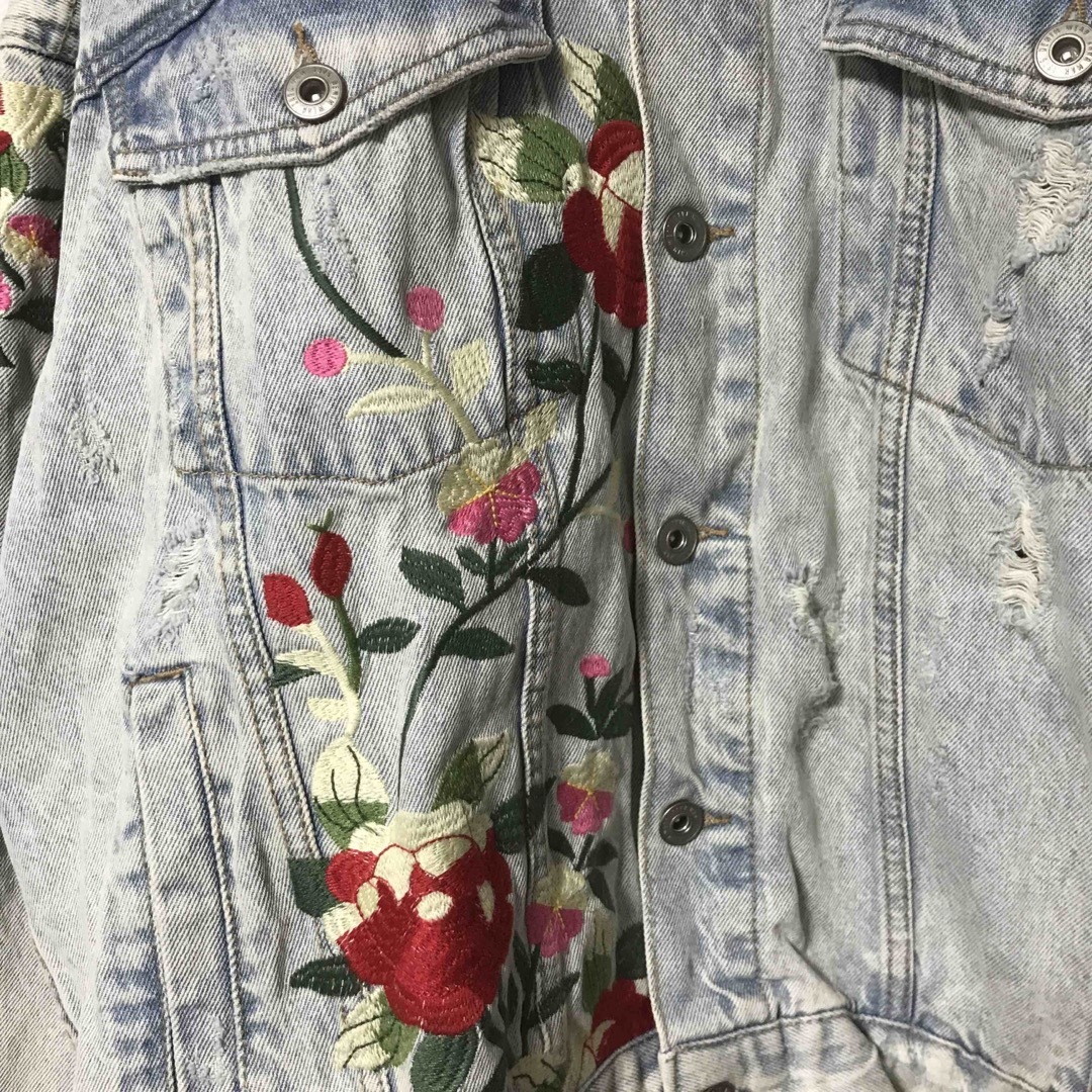 ZARA - 【ダメージ加工】ZARA デニムジャケット 刺繍 オーバー ZARA - 【ダメージ加工】ZARA デニムジャケット 刺繍 オーバー