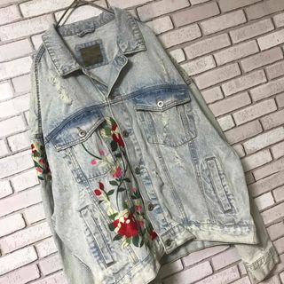 ザラ(ZARA)の【ダメージ加工】ZARA  デニムジャケット  刺繍  オーバーサイズ 花柄(Gジャン/デニムジャケット)