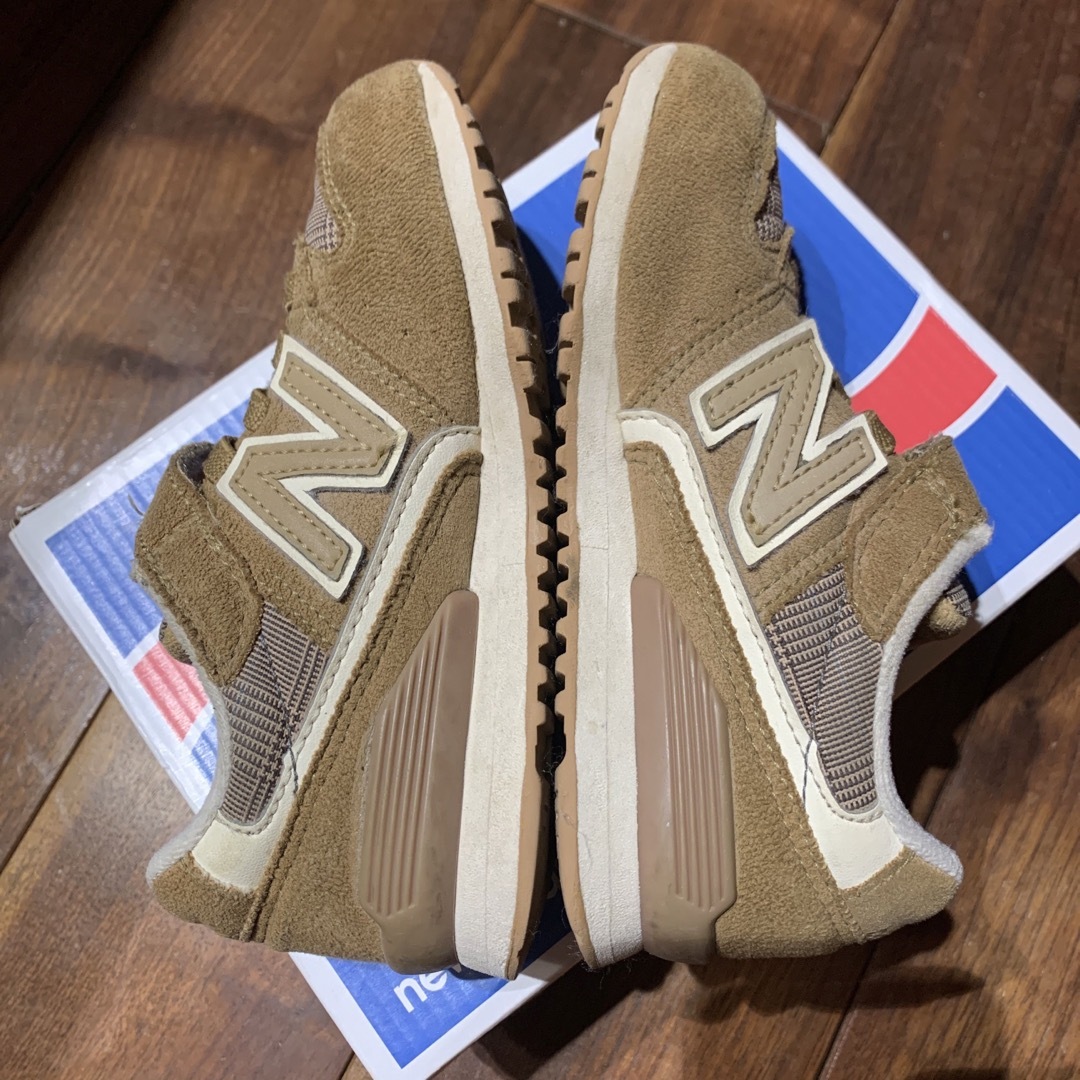 996（New Balance）(キュウキュウロク)の17cm ニューバランスKV996GWY TAN 黄土色ベージュにチェック キッズ/ベビー/マタニティのキッズ靴/シューズ(15cm~)(その他)の商品写真