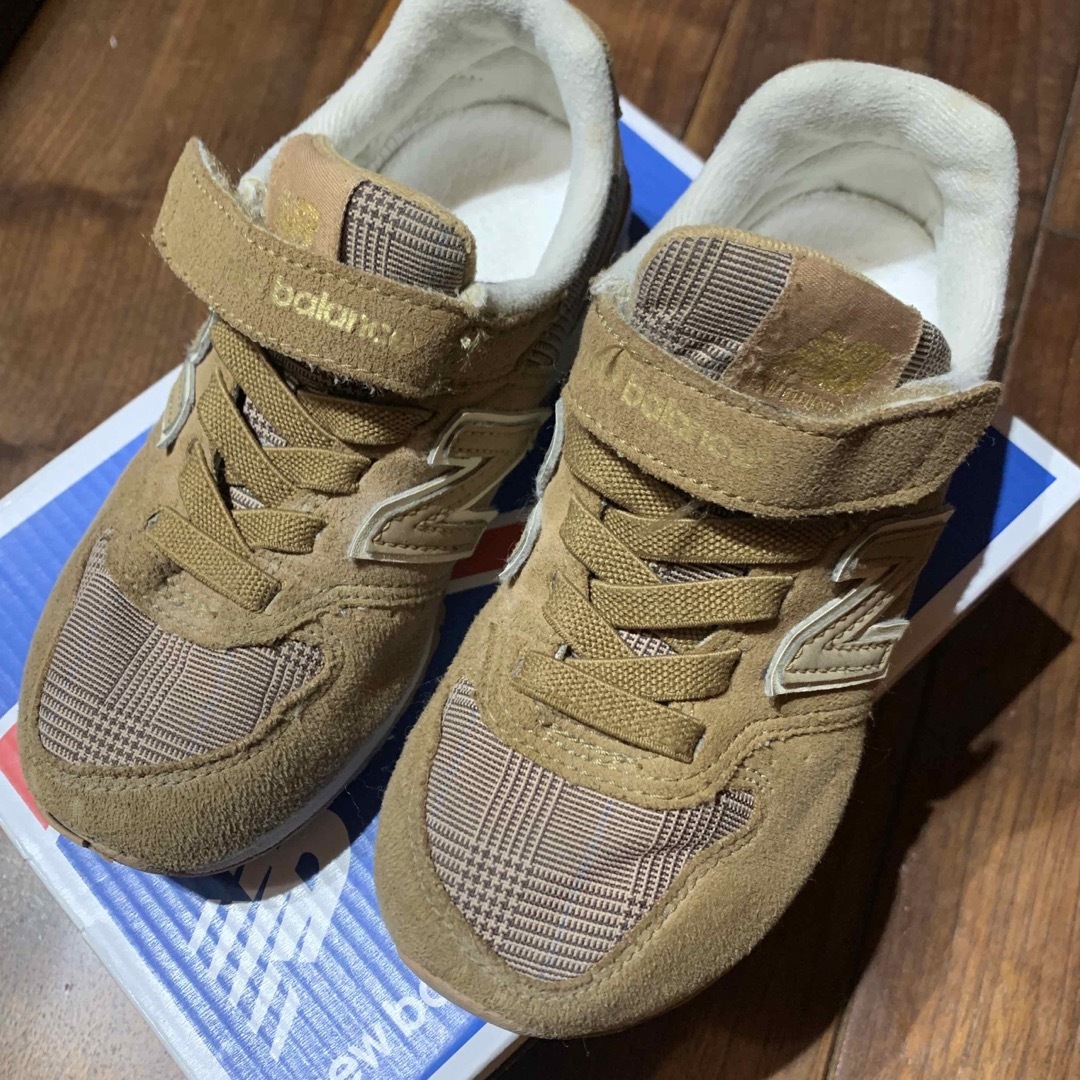 996（New Balance）(キュウキュウロク)の17cm ニューバランスKV996GWY TAN 黄土色ベージュにチェック キッズ/ベビー/マタニティのキッズ靴/シューズ(15cm~)(その他)の商品写真