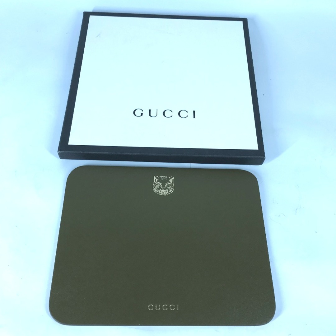 Gucci(グッチ)のグッチ GUCCI タイガー マウスパッド  PC パソコン インテリア 雑貨 レザー カーキ 美品 その他のその他(その他)の商品写真