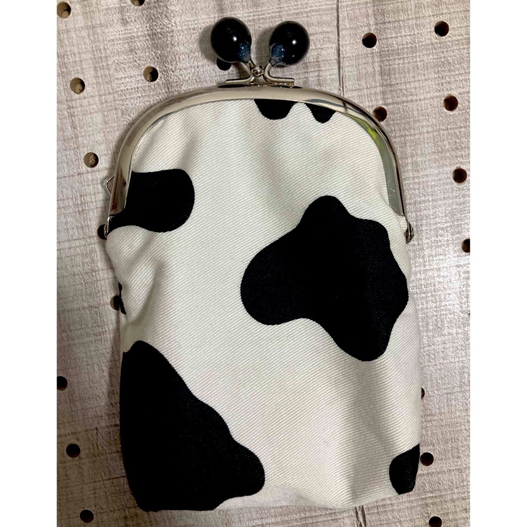 やや様専用　牛柄ガマ口シガレットケース ハンドメイドのファッション小物(ポーチ)の商品写真