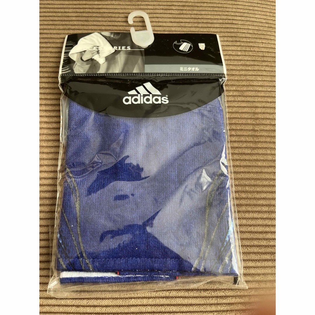 adidas(アディダス)のFIFAワールドカップ　オフィシャルグッズ スポーツ/アウトドアのサッカー/フットサル(記念品/関連グッズ)の商品写真