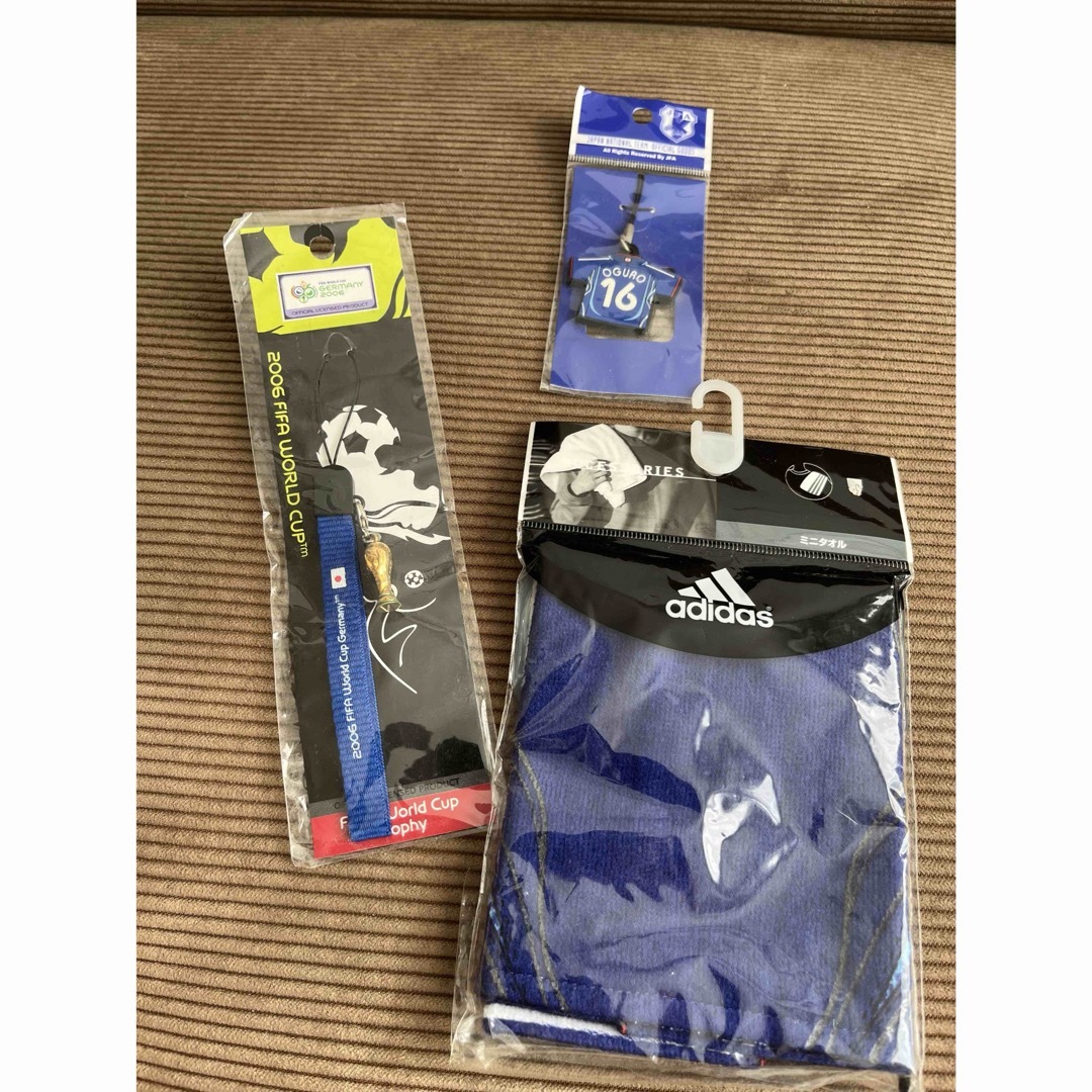 adidas(アディダス)のFIFAワールドカップ　オフィシャルグッズ スポーツ/アウトドアのサッカー/フットサル(記念品/関連グッズ)の商品写真