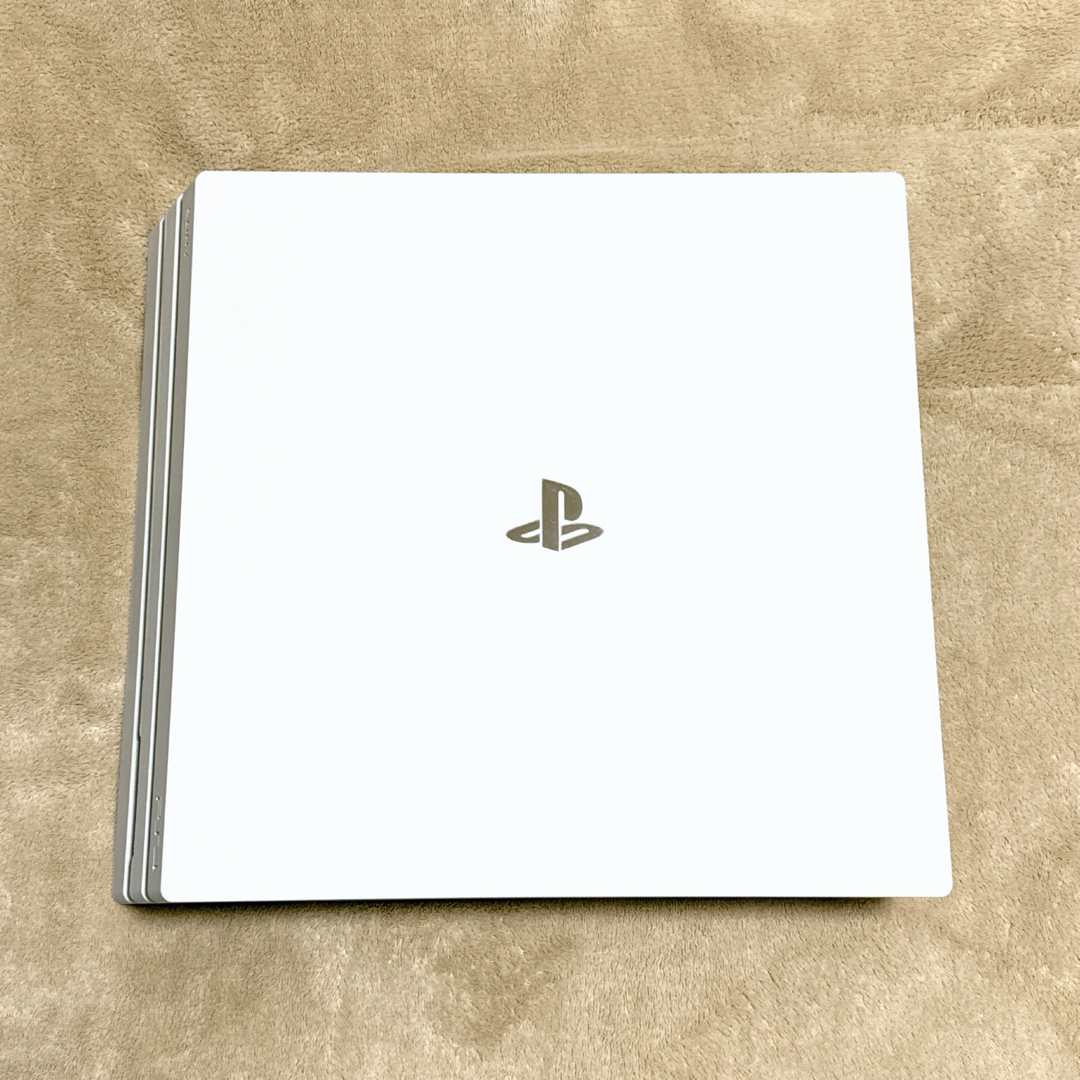 SONY(ソニー)の【極美品】PS4 pro 1TB CUH-7200B ホワイト SSD換装済み エンタメ/ホビーのゲームソフト/ゲーム機本体(家庭用ゲーム機本体)の商品写真