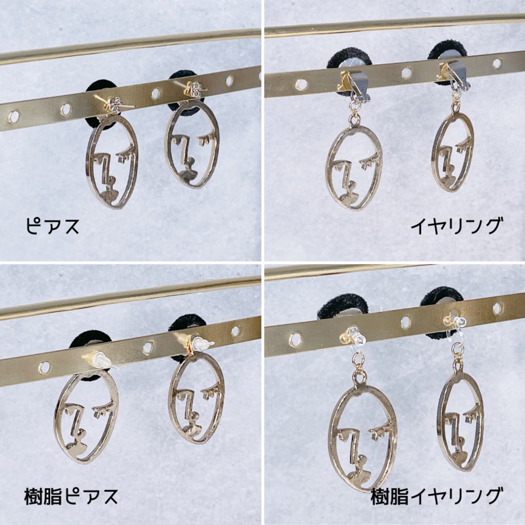 訳ありセール品【ウィンクレディピアス / ネイビー】イヤリング変更可 ハンドメイドのアクセサリー(ピアス)の商品写真