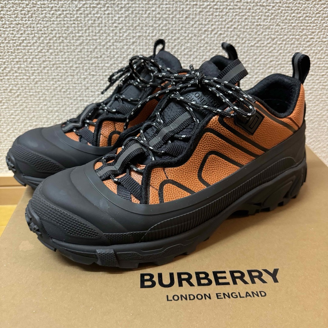 BURBERRY(バーバリー)の美品 BURBERRY バーバリー アーサー レザースニーカー オレンジ メンズの靴/シューズ(スニーカー)の商品写真
