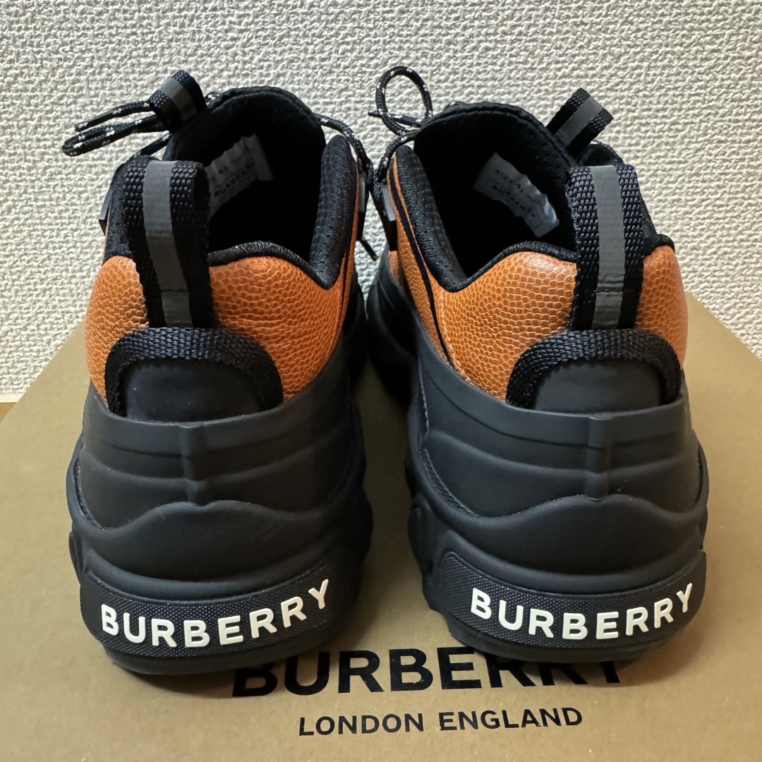 美品 BURBERRY バーバリー アーサー レザースニーカー オレンジ 美品 BURBERRY バーバリー アーサー レザースニーカー オレンジ