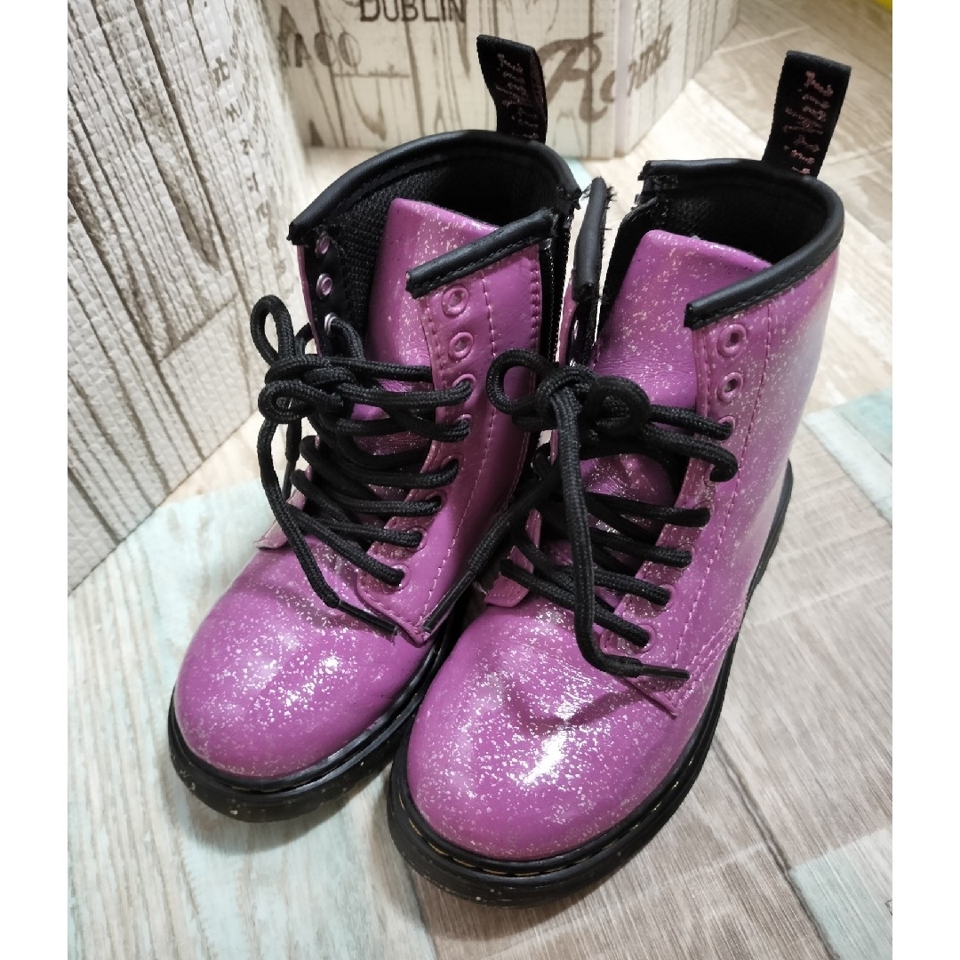 Dr.Martens(ドクターマーチン)のDr.Martens　ピンクラメブーツ キッズ/ベビー/マタニティのキッズ靴/シューズ(15cm~)(ブーツ)の商品写真