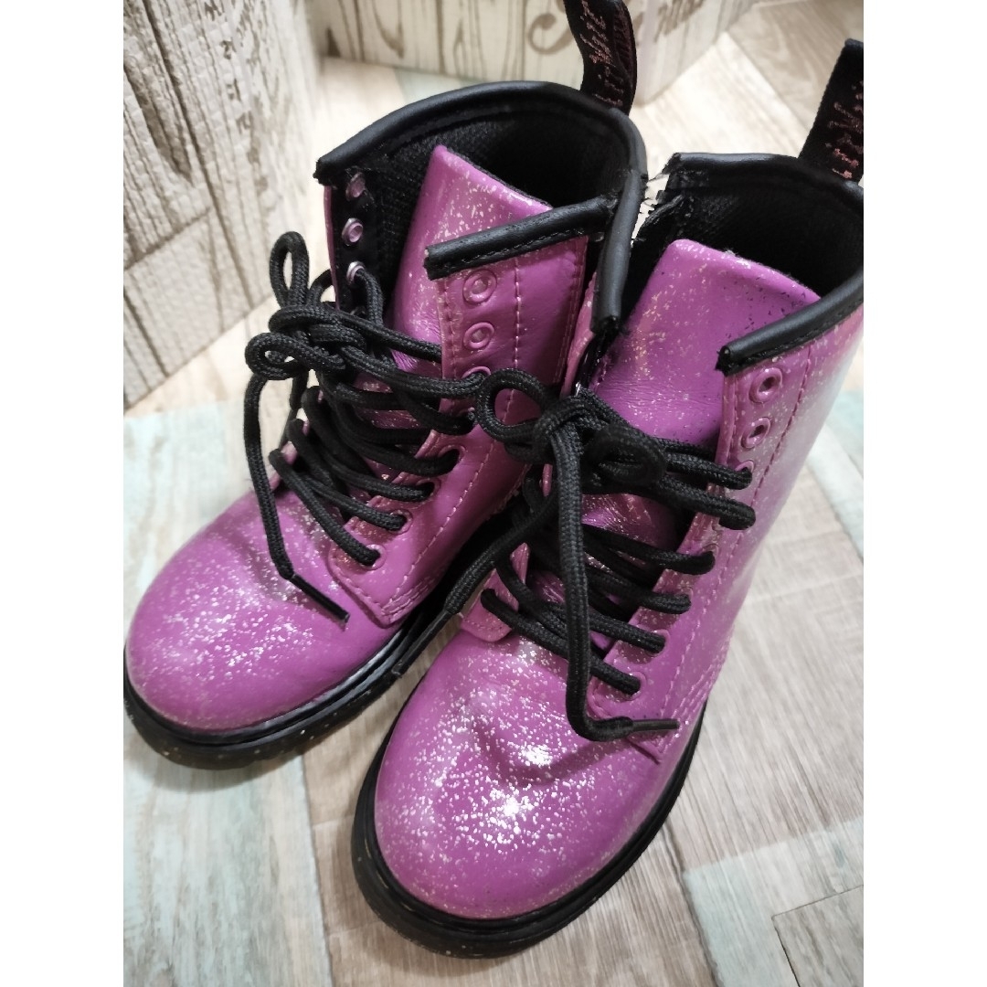 Dr.Martens(ドクターマーチン)のDr.Martens　ピンクラメブーツ キッズ/ベビー/マタニティのキッズ靴/シューズ(15cm~)(ブーツ)の商品写真