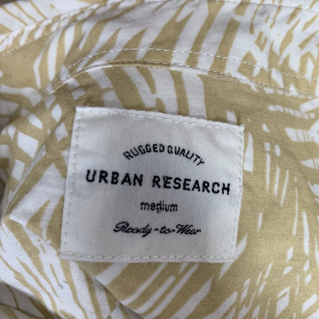 URBAN RESEARCH(アーバンリサーチ)のアーバンリサーチ シャツ Mサイズ ベージュ 長袖 総柄 メンズのトップス(シャツ)の商品写真