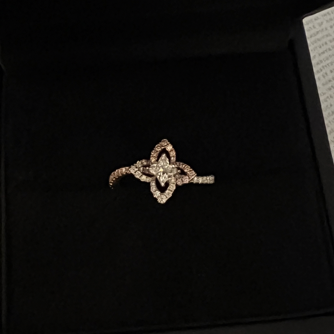 LOUIS VUITTON(ルイヴィトン)のLili jewelry リリーカット　リング レディースのアクセサリー(リング(指輪))の商品写真