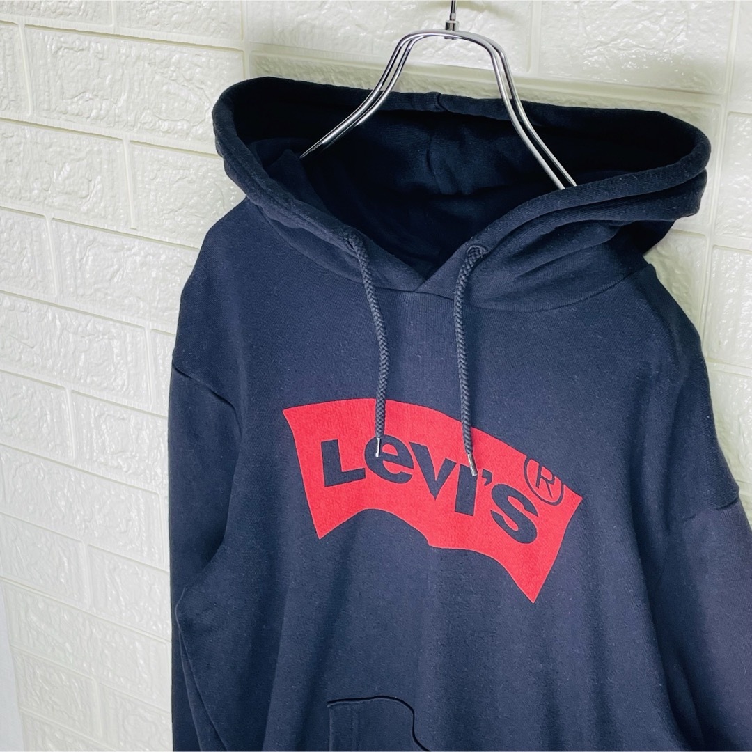 Levi's(リーバイス)のリーバイス　プルオーバーパーカー　黒　Mサイズ メンズのトップス(パーカー)の商品写真