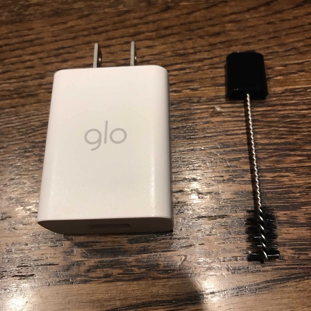 glo(グロー)のグロー充電器　ブラシ付き メンズのファッション小物(タバコグッズ)の商品写真