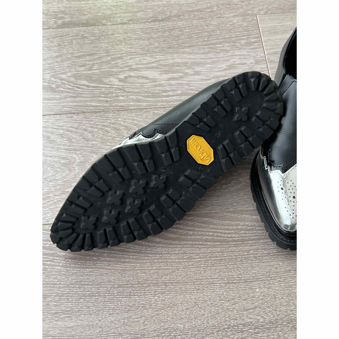 sacai(サカイ)のsacai スリッポンレザーシューズ　サイズ36 ブラック×シルバー レディースの靴/シューズ(ローファー/革靴)の商品写真